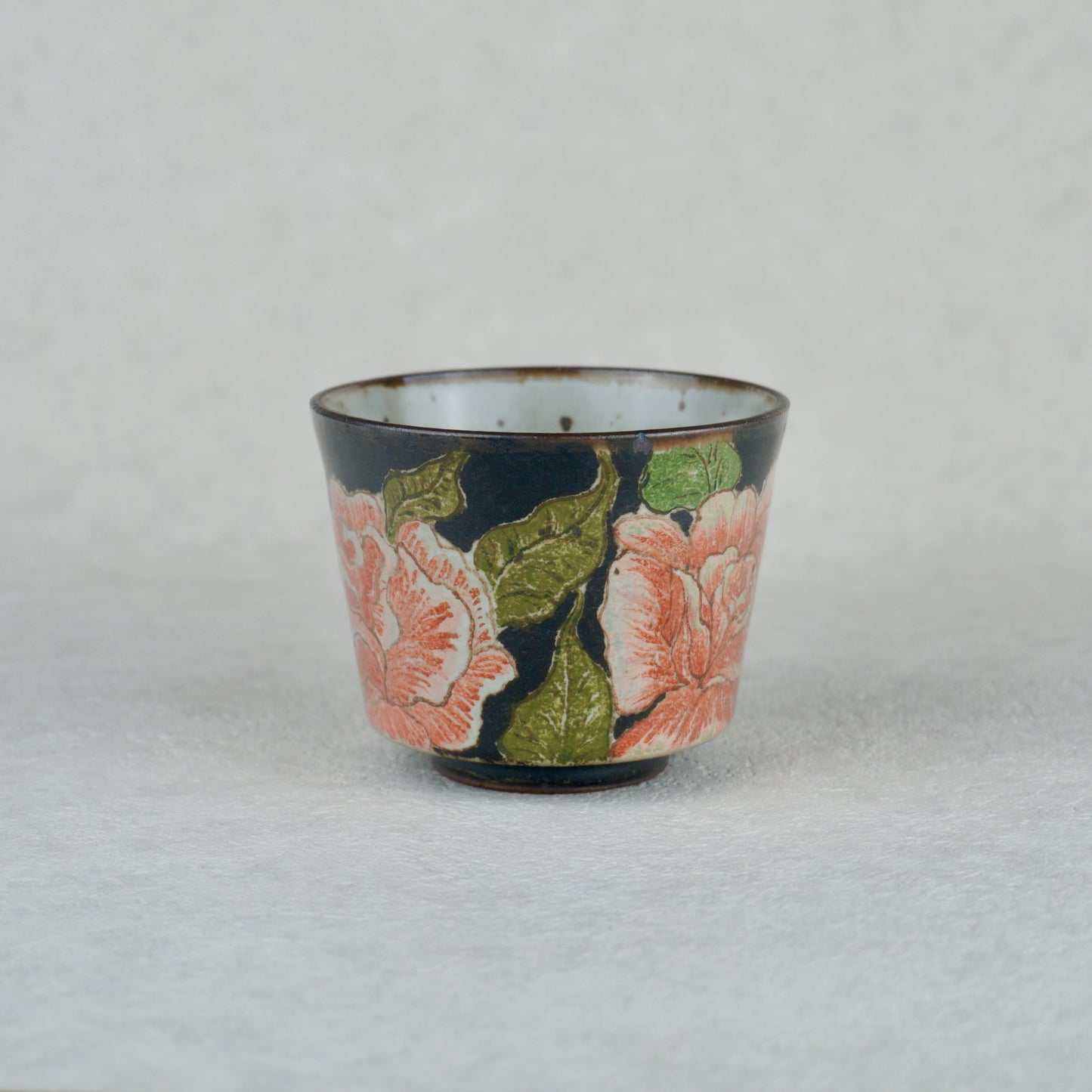 Camellia Black Handheld Mug