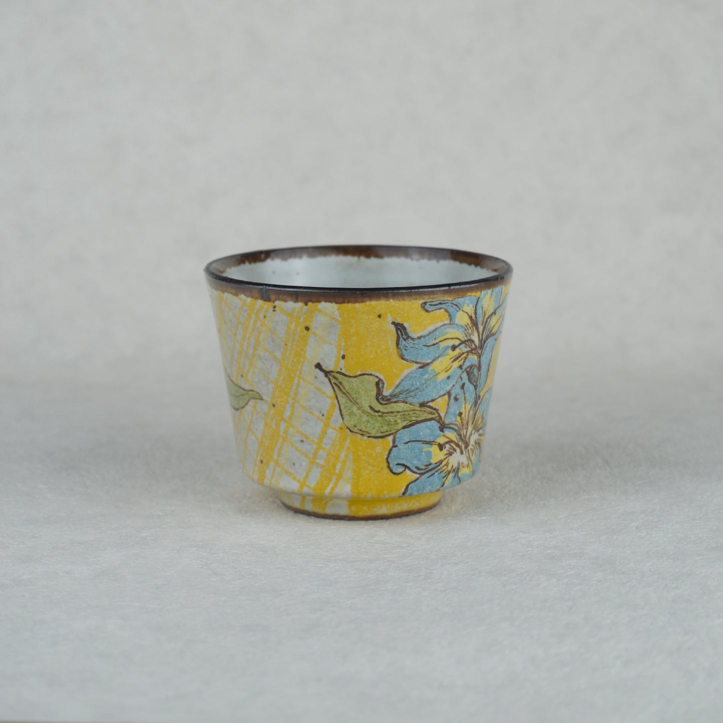 Lily Yellow Handheld Mug
