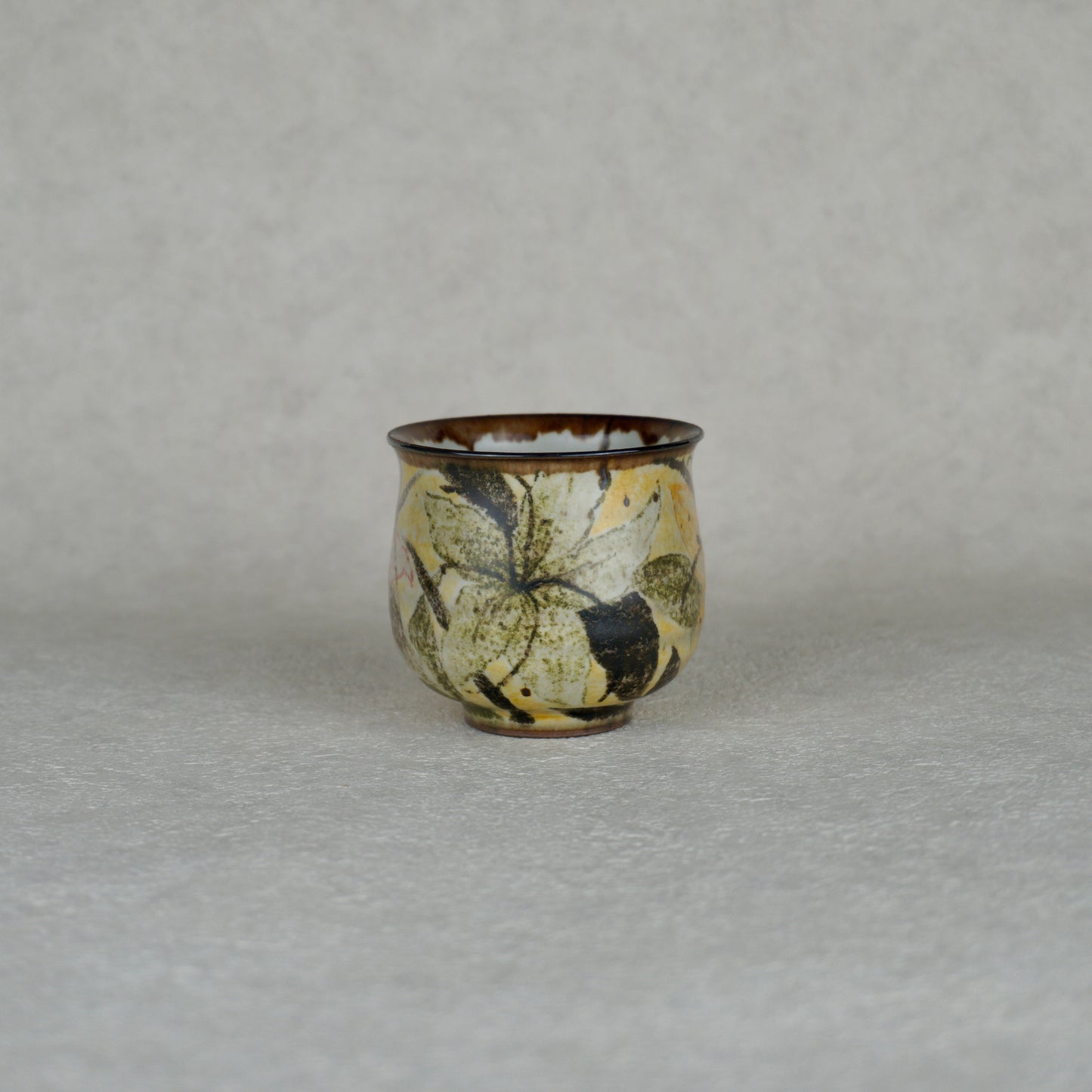Yellow Lily Round Tea Cup