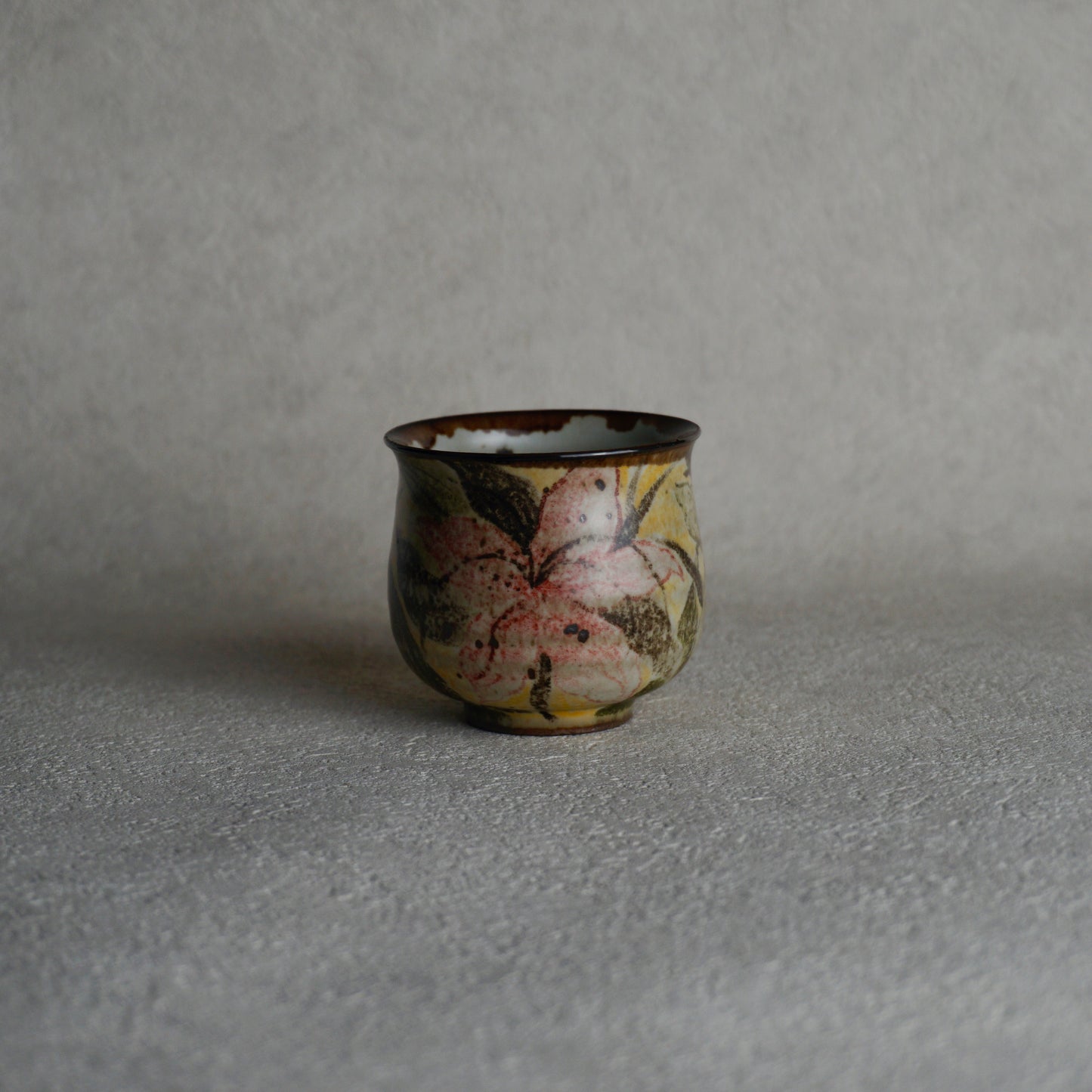 Yellow Lily Round Tea Cup