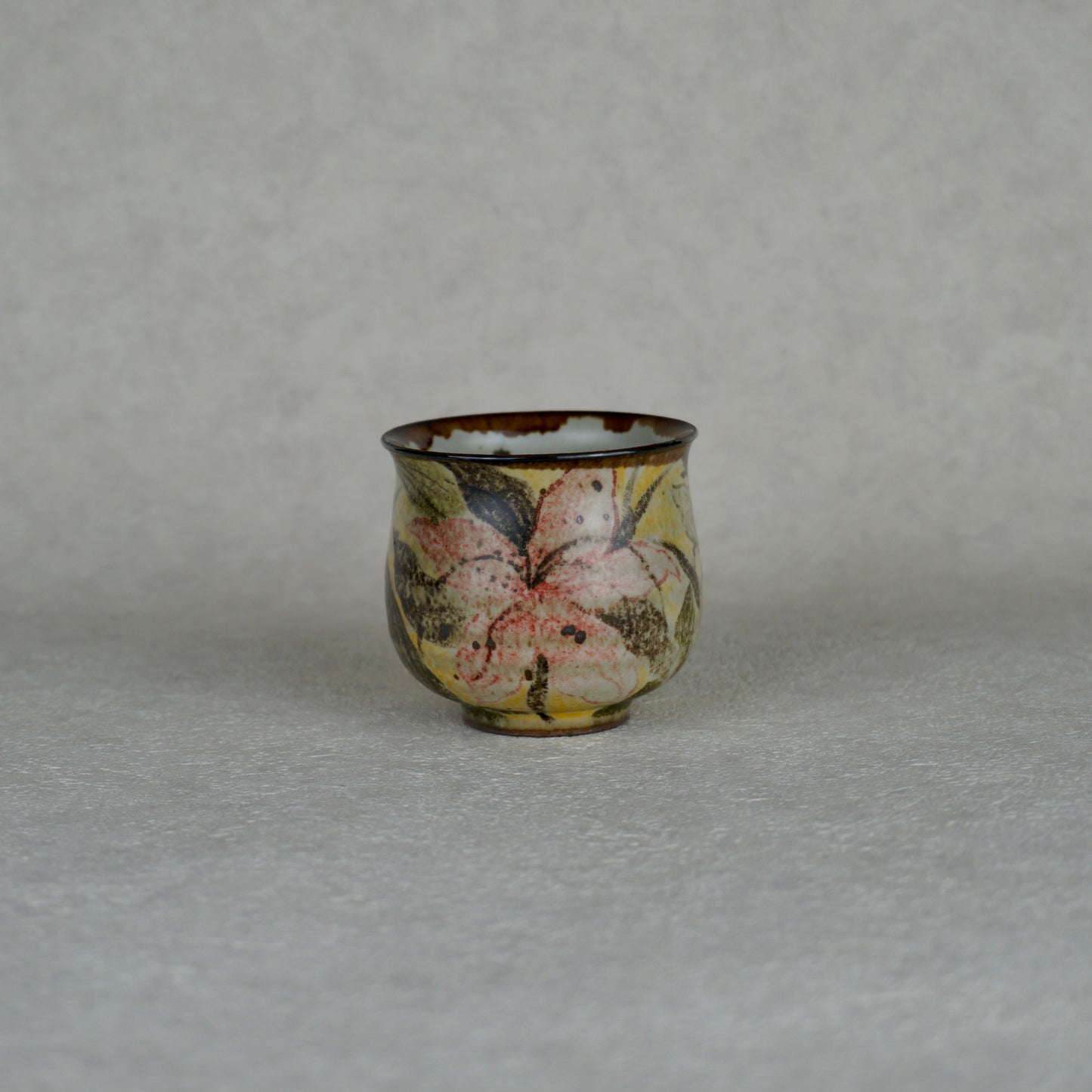 Yellow Lily Round Tea Cup