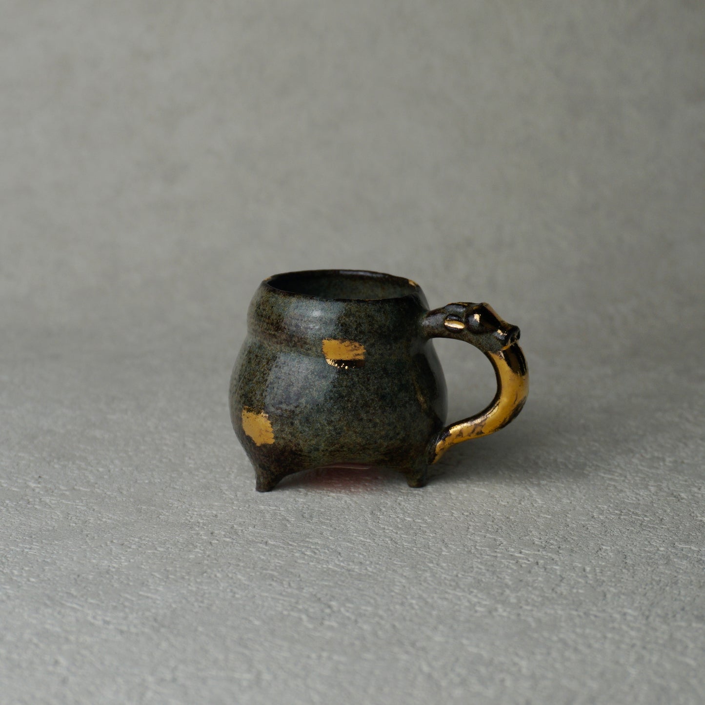 Gold Dragon Handle Tripod Cup