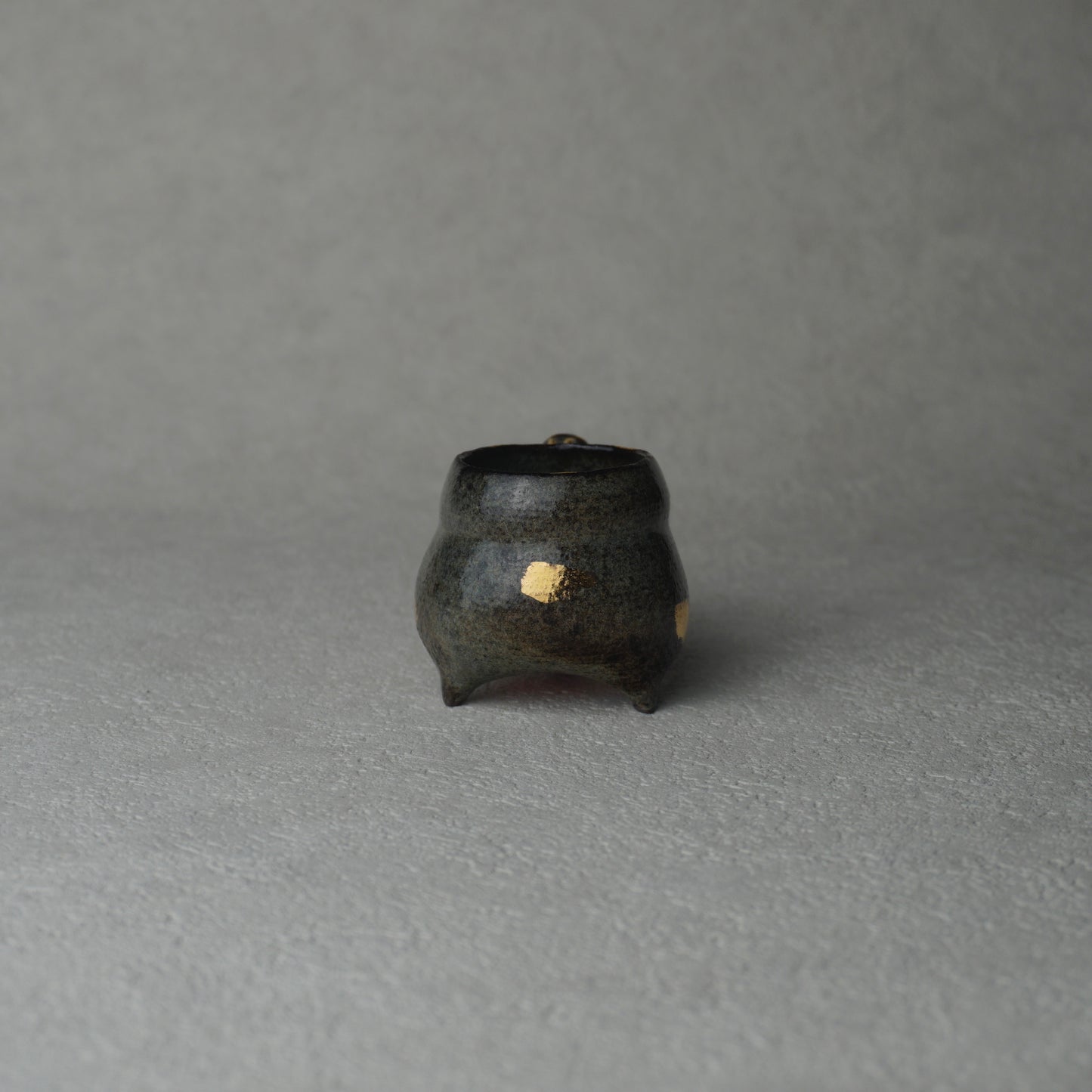 Gold Dragon Handle Tripod Cup