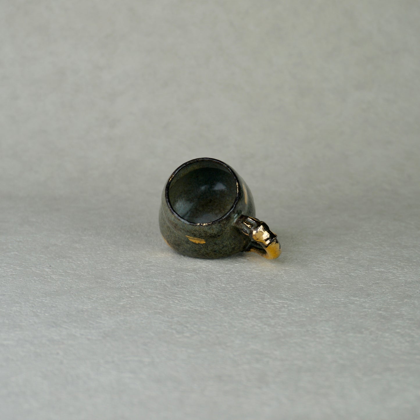 Gold Dragon Handle Tripod Cup