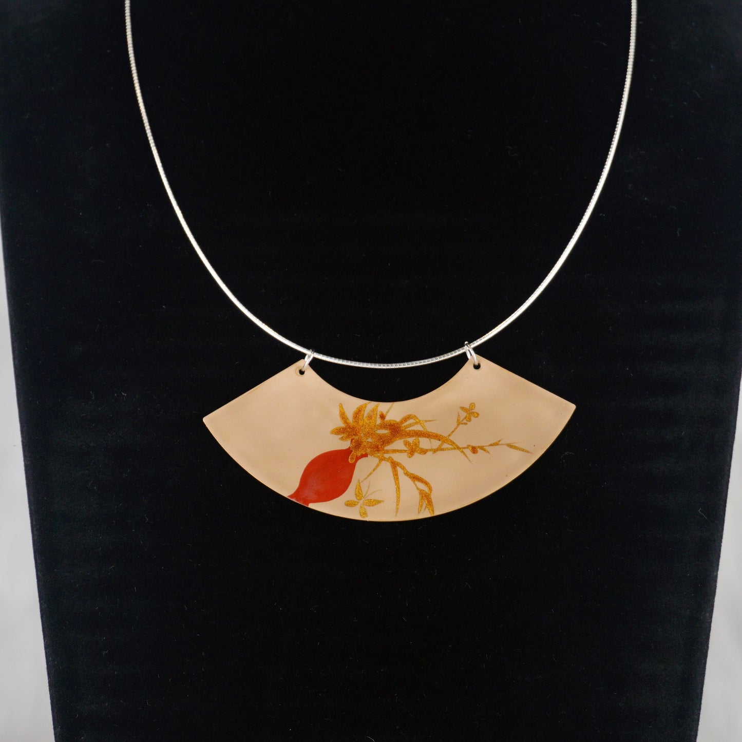 Lacquer Fanning Golden Flower Red Vase Necklace