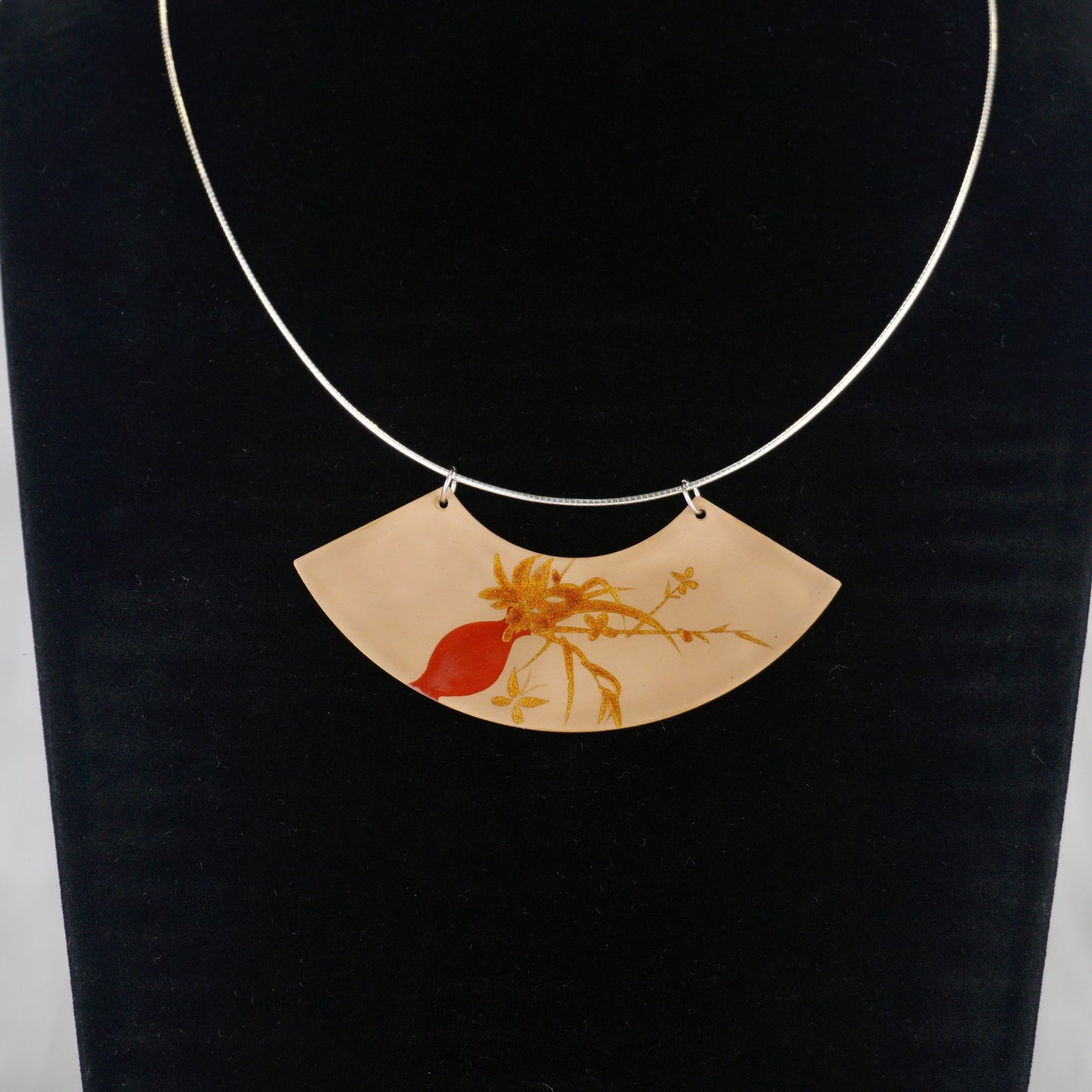 Lacquer Fanning Golden Flower Red Vase Necklace