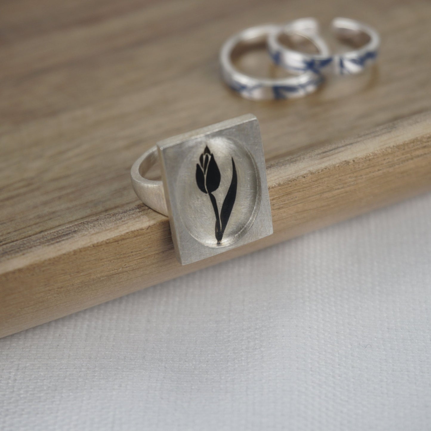 Black Lacquer Tulip Orchid Blossom Ring