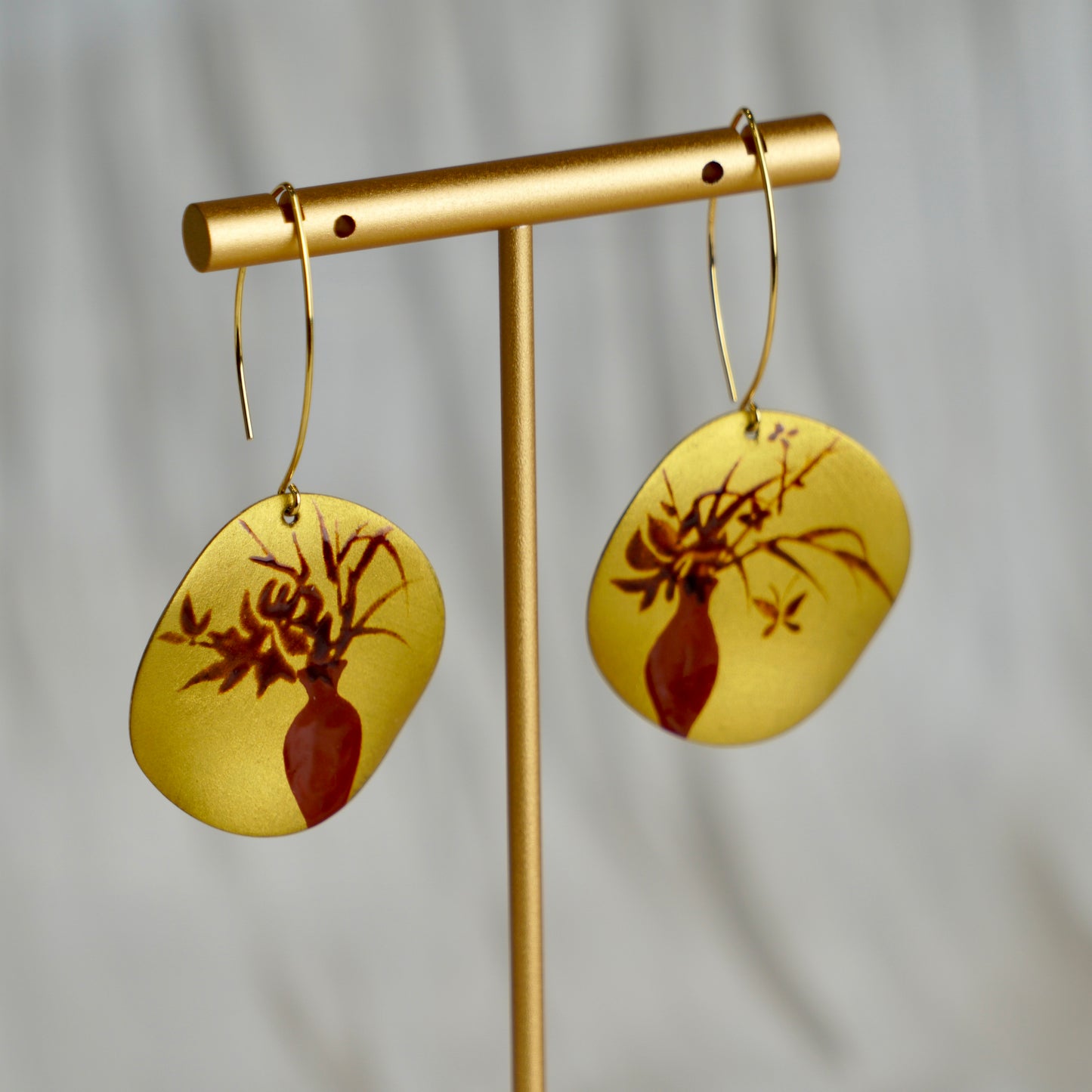 Red Lacquer Flower Gold Earrings