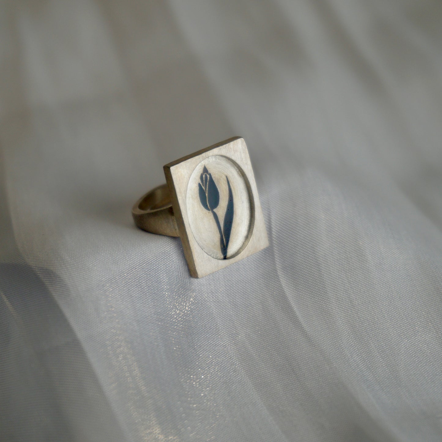 Black Lacquer Tulip Orchid Blossom Ring