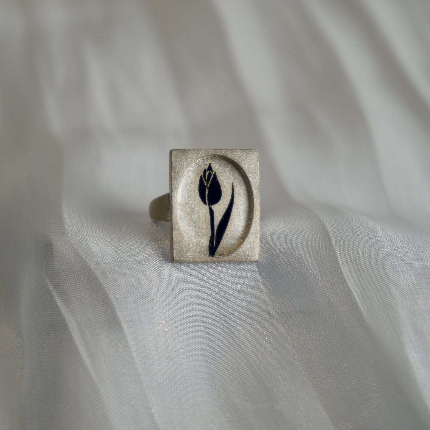 Black Lacquer Tulip Orchid Blossom Ring