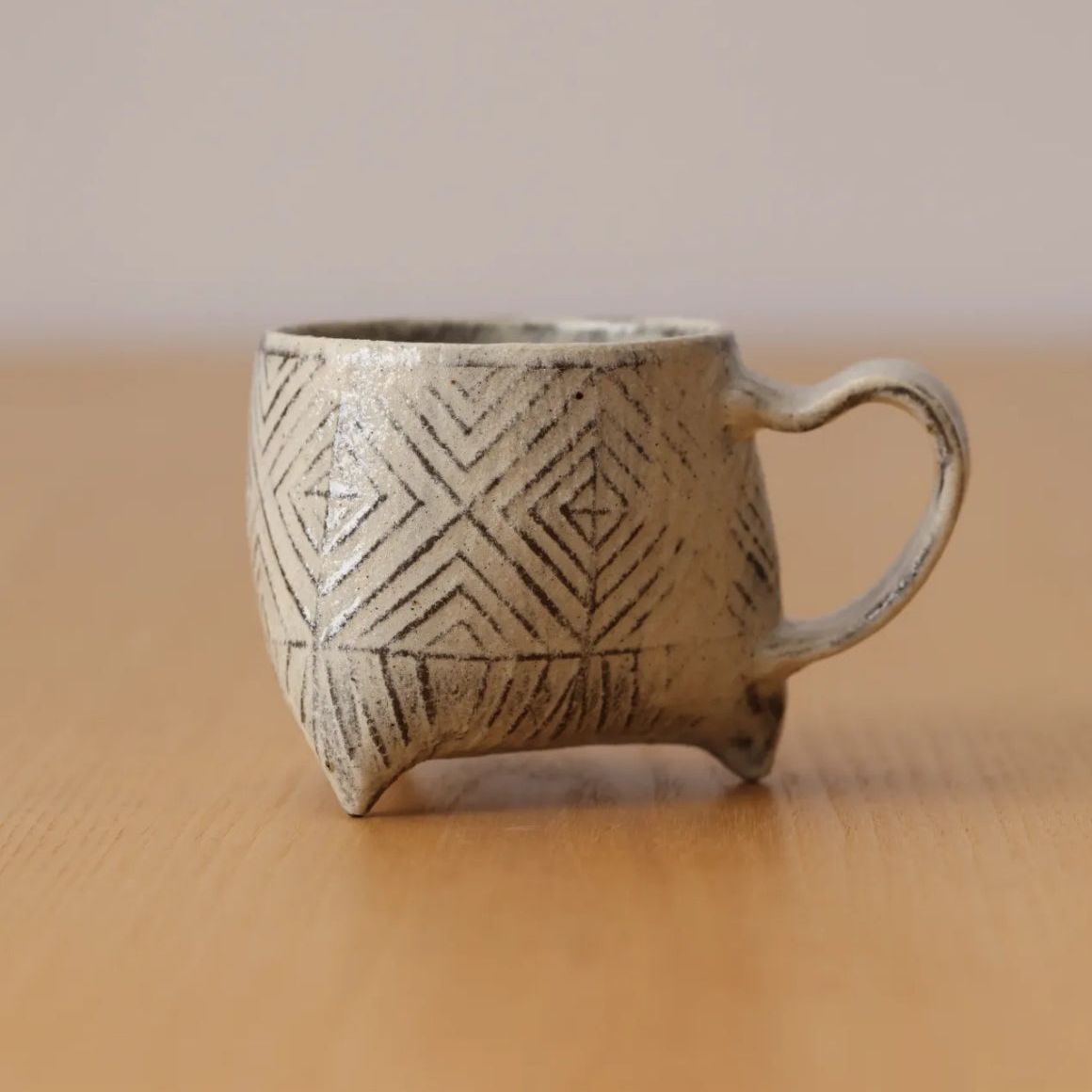 Beige Matte Glaze Tripod Cup