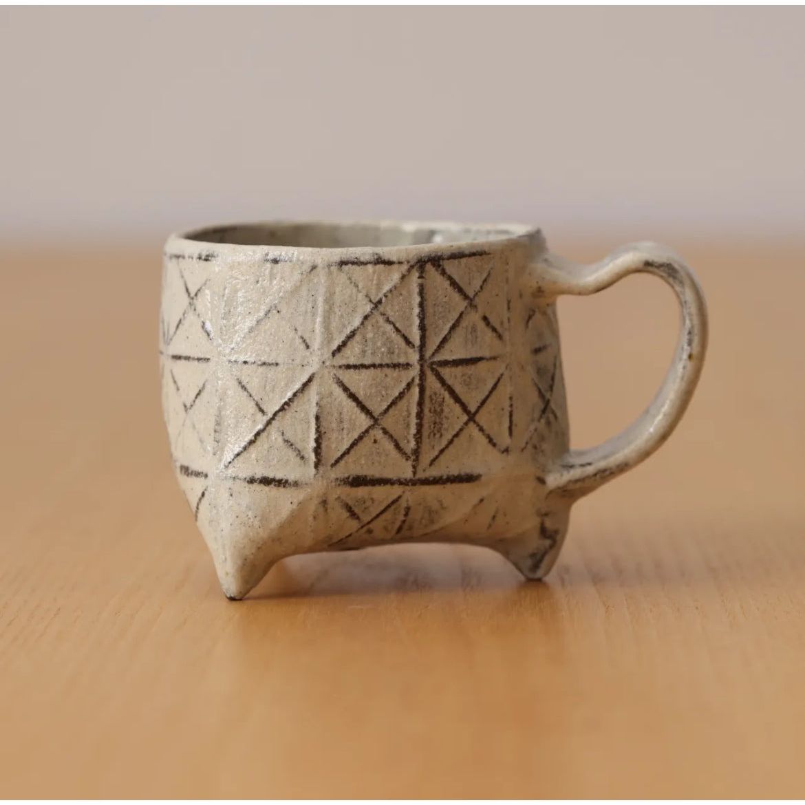 Beige Matte Glaze Tripod Cup