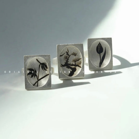 Black Lacquer Tulip Orchid Blossom Ring